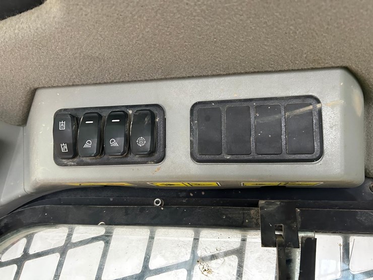 2021-caterpillar-299d3-image-20