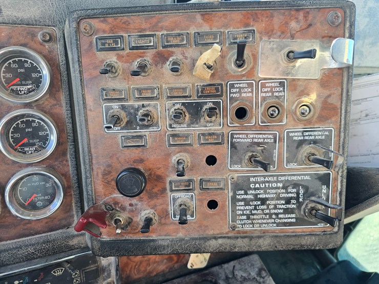 1999-kenworth-t800-image-32