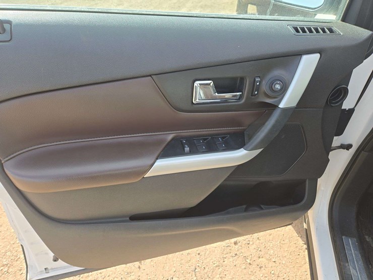 2014-ford-edge-image-11