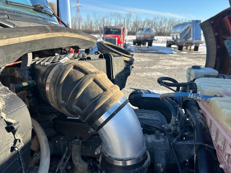 2015-peterbilt-567-image-123