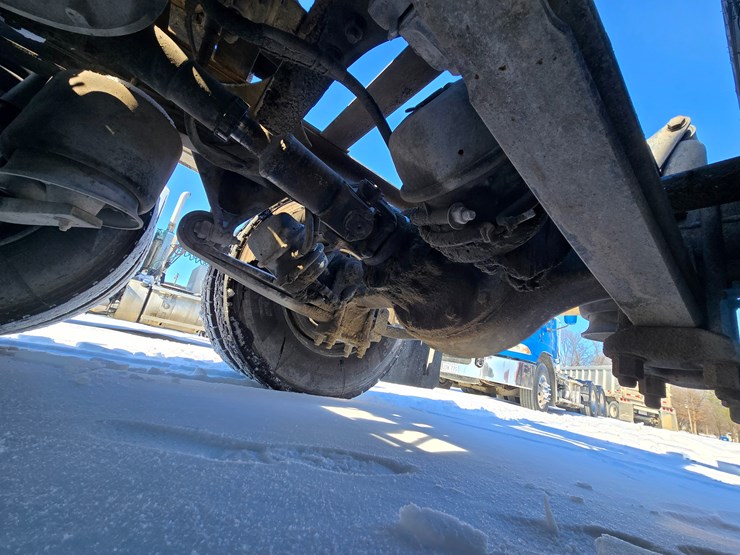 1995-freightliner-fld120-image-96