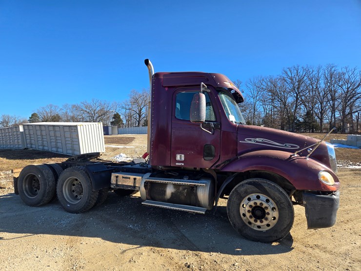 2002-freightliner-columbia-120-image-23