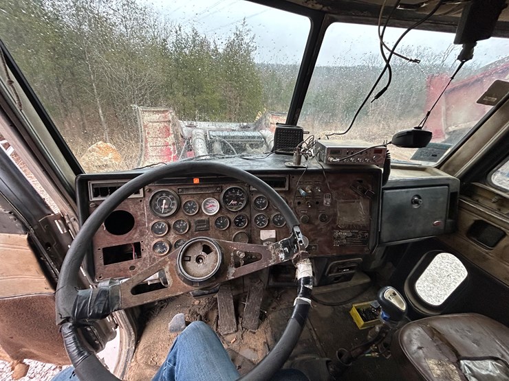 1988-peterbilt-357-image-34