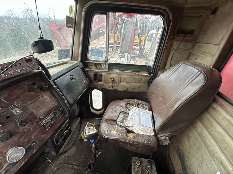 1988-peterbilt-357-image-28