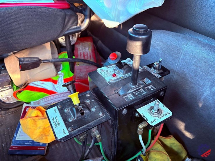 2018-freightliner-sd122-tri-axle-dump-truck-image-63