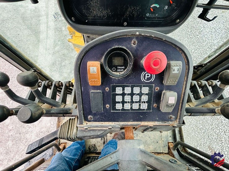 2003-volvo-g710b-image-140