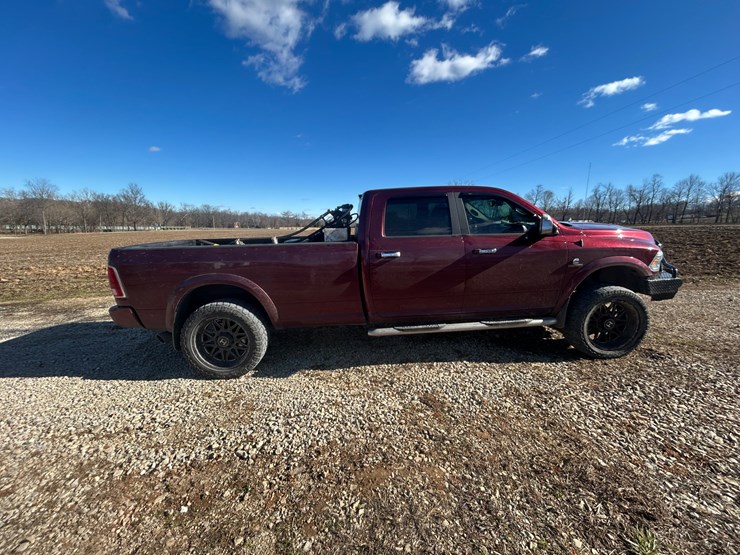 2018-dodge-3500-image-26