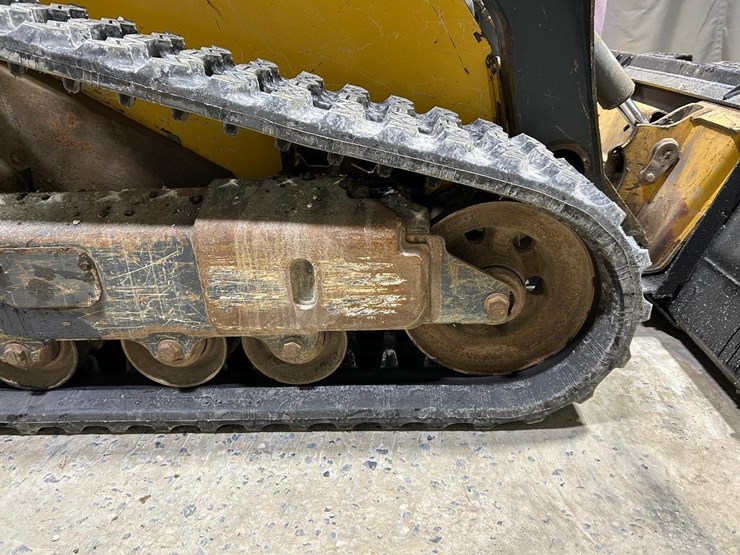 2020-deere-325g-image-14