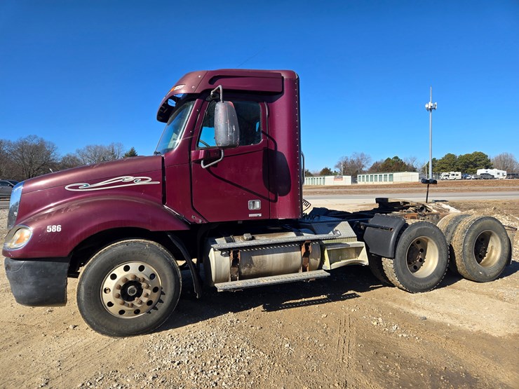 2002-freightliner-columbia-120-image-5