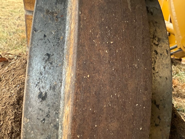 2023-caterpillar-953-image-63