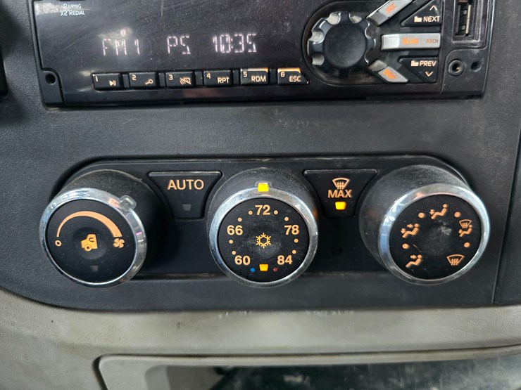 2020-peterbilt-567-image-174