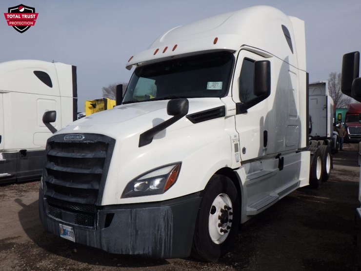 2020-freightliner-cascadia-126-image-1
