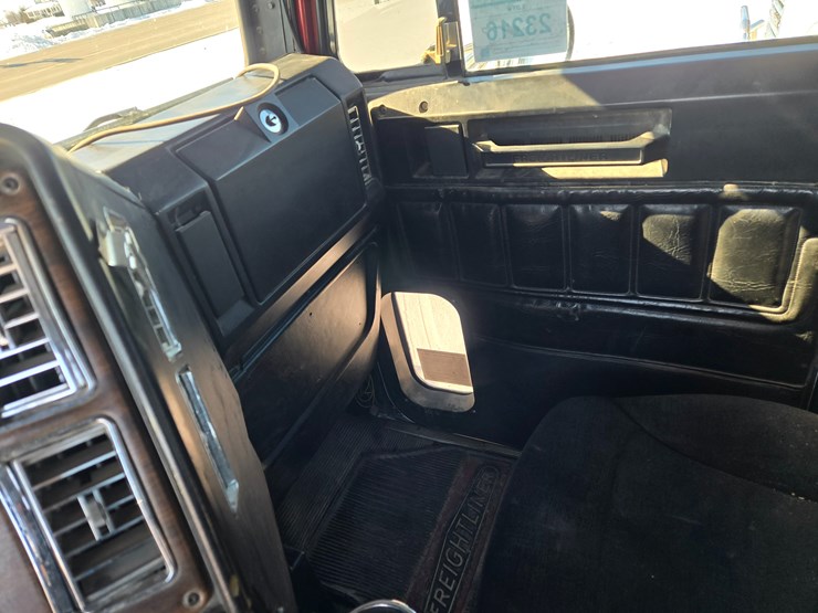 1995-freightliner-fld120-image-73