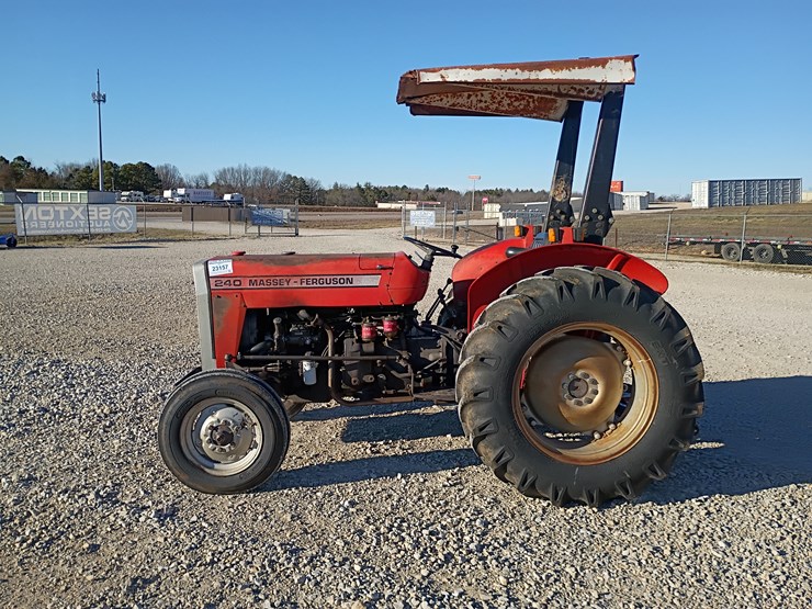 1983-massey-ferguson-240-image-3