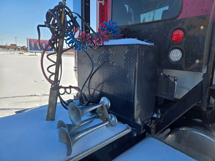 1995-freightliner-fld120-image-109