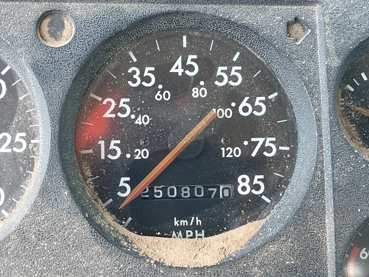 1996-freightliner-fl80-image-74