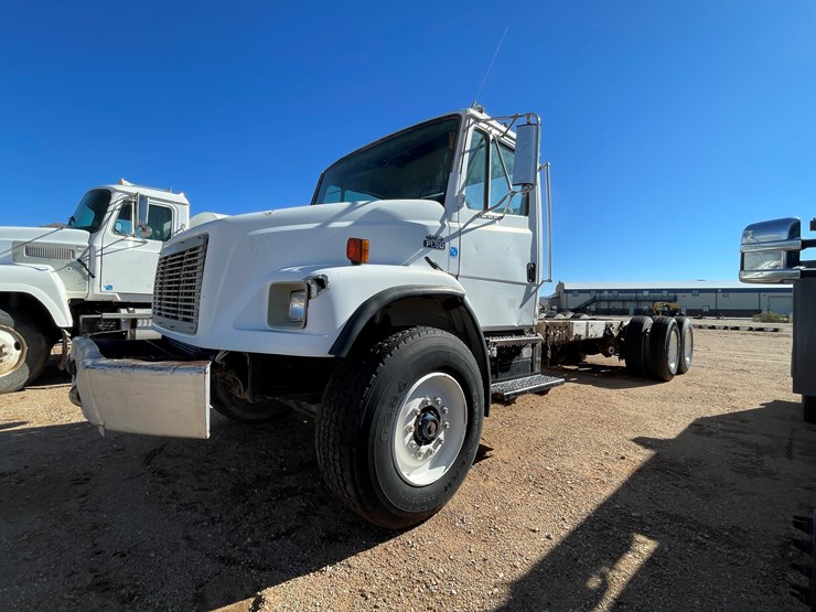 1996-freightliner-fl80-image-12