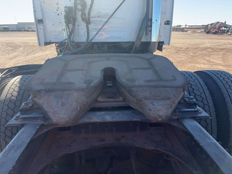 2019-volvo-volvo-vnl-tandem-axle-dual-conventional-new-generation-tractor-truck-image-9