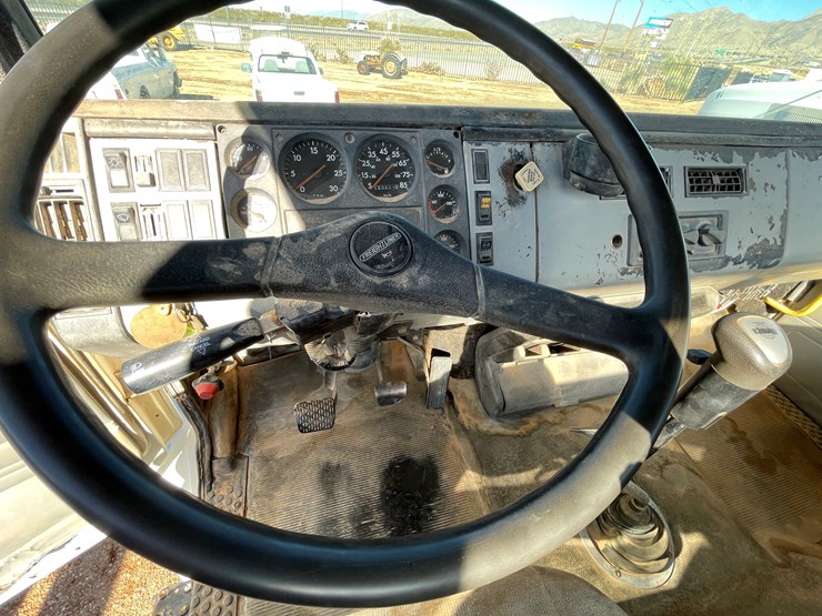 1996-freightliner-fl80-image-73