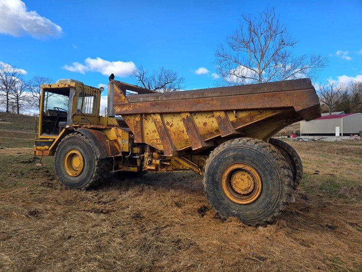 caterpillar-d25c-image-12