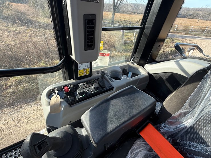 2023-caterpillar-953-image-52