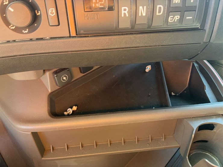 2019-volvo-volvo-vnl-tandem-axle-dual-conventional-new-generation-tractor-truck-image-50