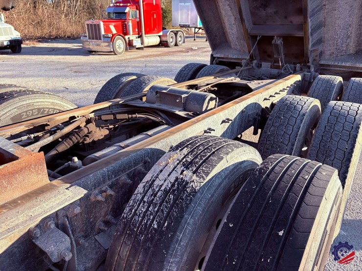 2018-freightliner-sd122-tri-axle-dump-truck-image-73