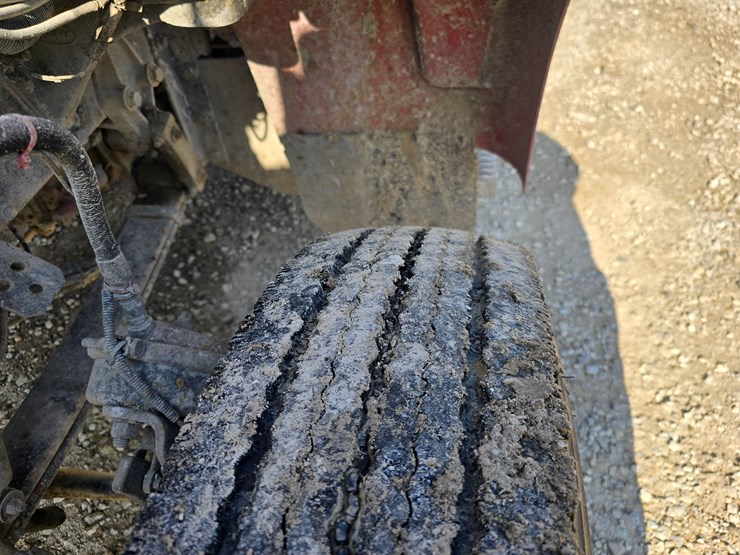 1999-peterbilt-330-image-18