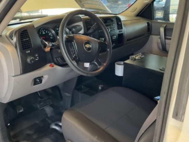 2014-chevrolet-silverado-2500-image-24