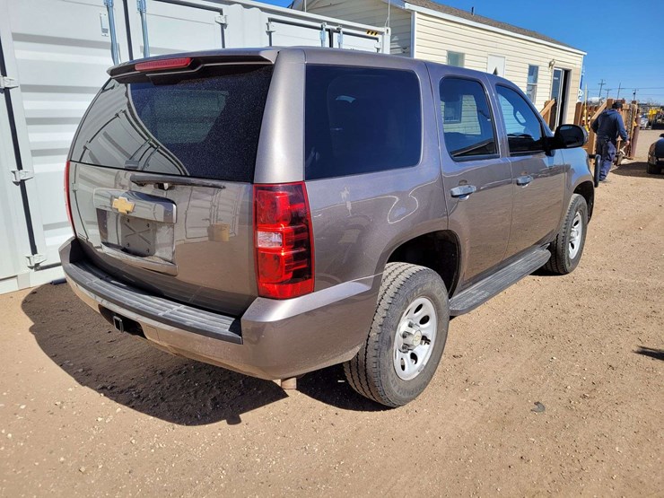 2013-chevrolet-tahoe-ls-image-4