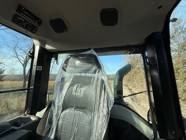 2023-caterpillar-953-image-51