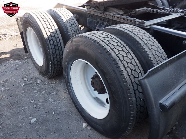 2023-kenworth-t680-image-6