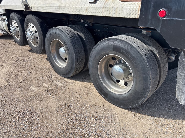 2024-kenworth-t880-image-5