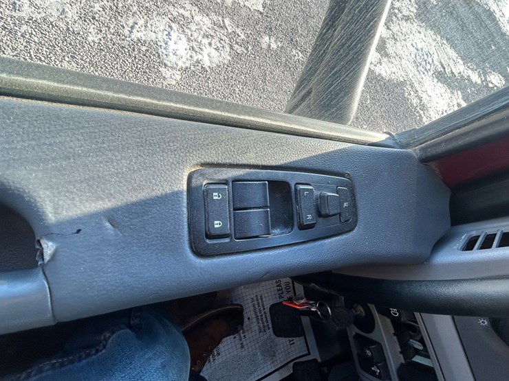 2015-peterbilt-567-image-155