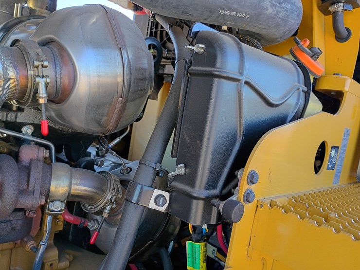 2023-caterpillar-910-image-25