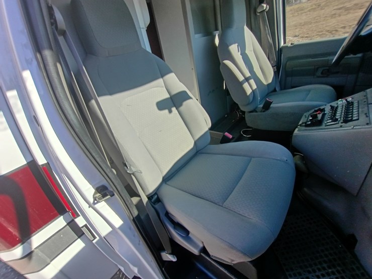 2009-ford-e450-image-39