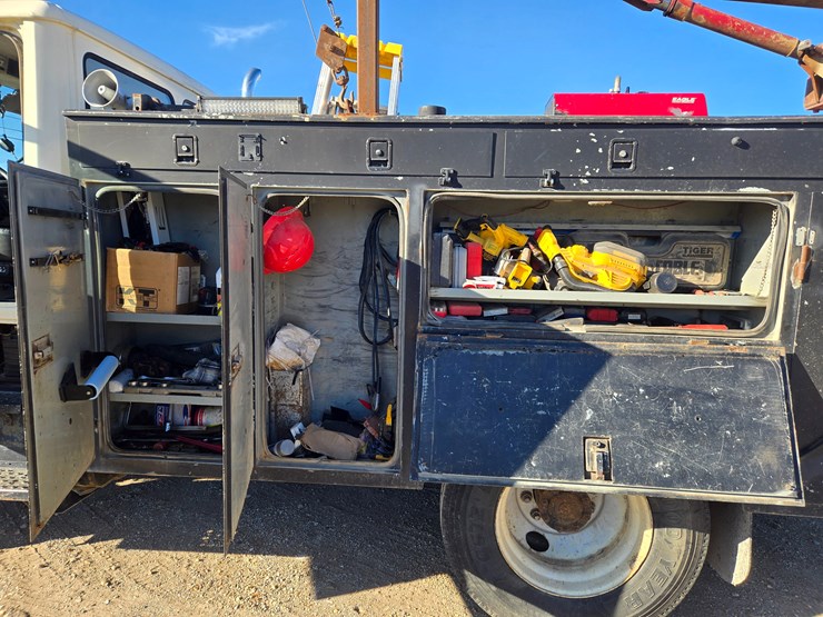 1996-freightliner-fl70-image-65