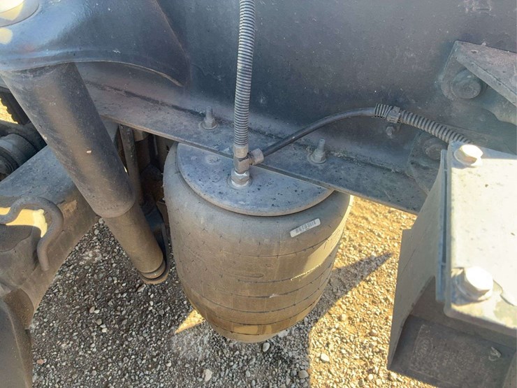 2017-kenworth-t680-image-10