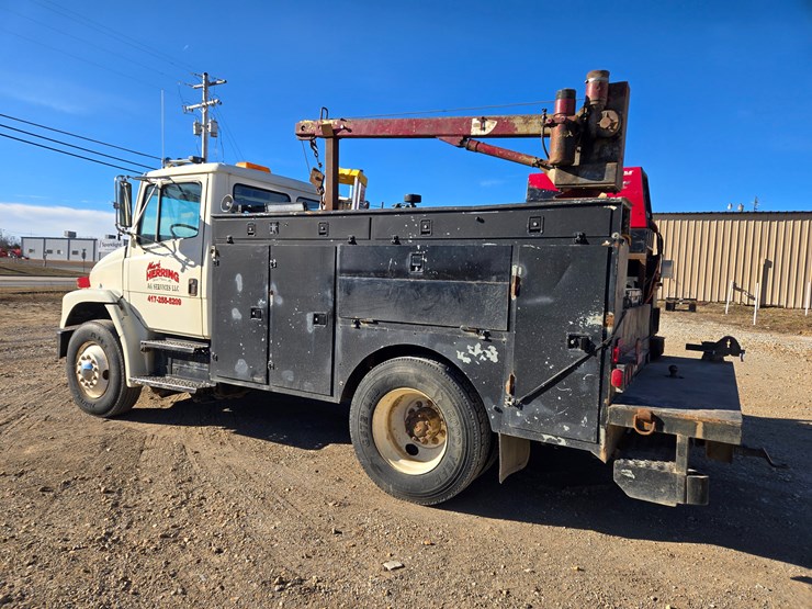 1996-freightliner-fl70-image-9