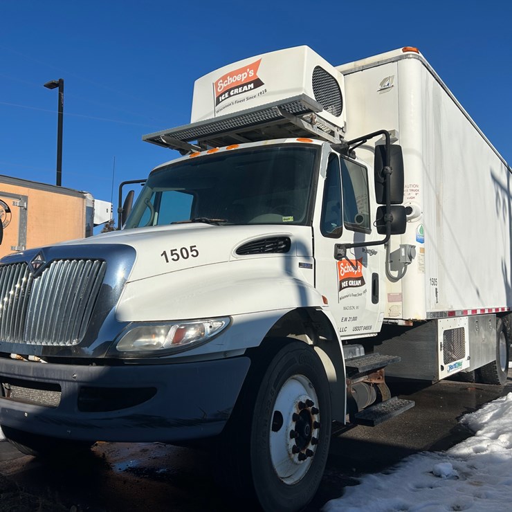 2010 INTERNATIONAL DURASTAR 4300