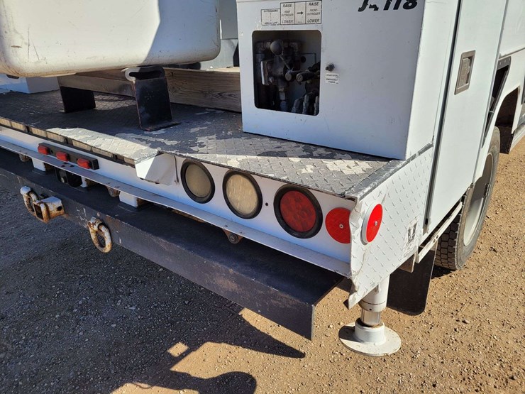 2016-ford-f550-image-13