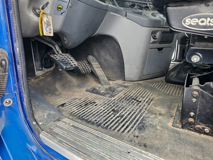 2007-freightliner-columbia-120-image-53