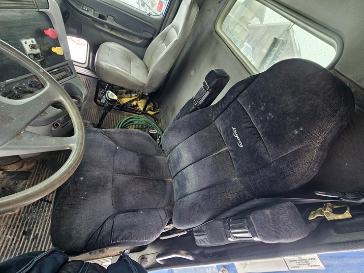 2007-freightliner-columbia-120-image-54