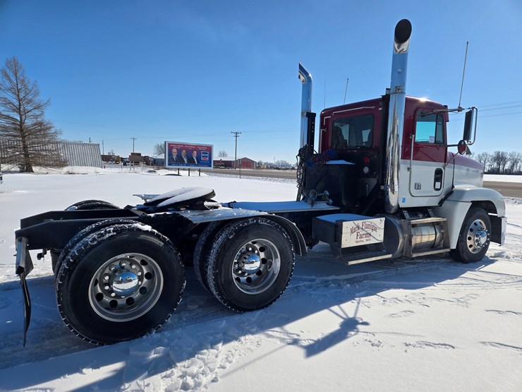 1995-freightliner-fld120-image-26