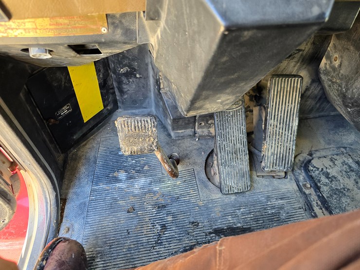 1999-peterbilt-330-image-90