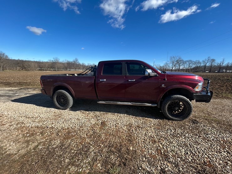 2018-dodge-3500-image-24