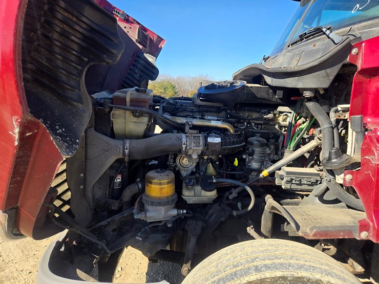 2014-freightliner-cascadia-125-image-30