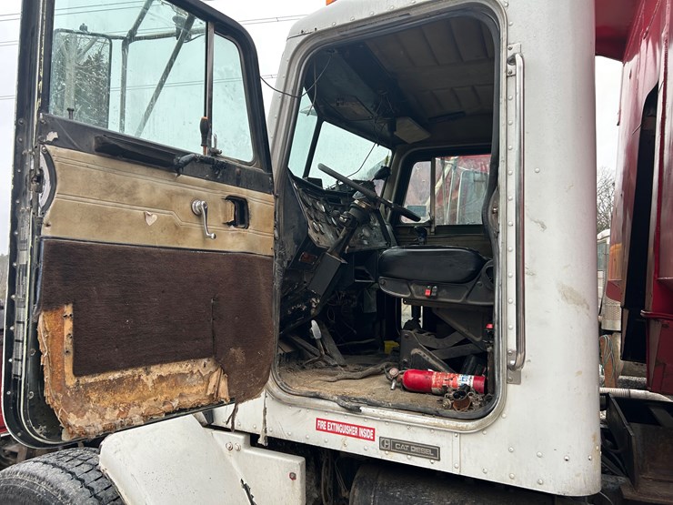 1988-peterbilt-357-image-25