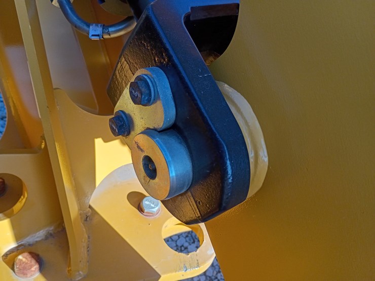 2023-caterpillar-910-image-67