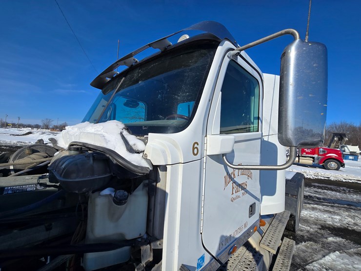 2012-freightliner-coronado-132-image-107